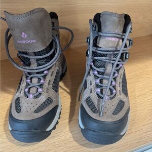 Vasque Women's Lace Up Boots- LIKE NEW 🎀